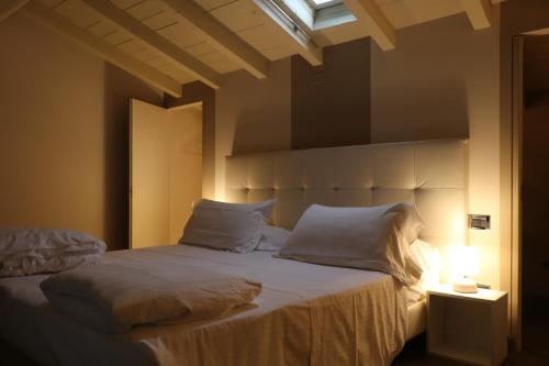 A bed or beds in a room at Borgo Santa Giulia