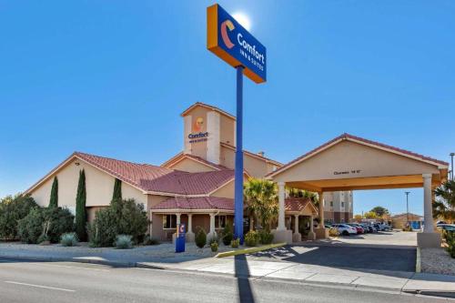 a street sign in front of a hotel at Comfort Inn & Suites in Deming