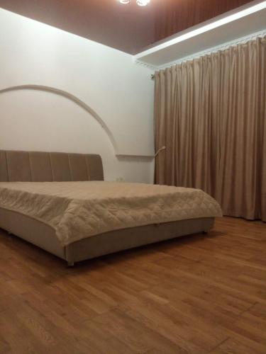 una camera con un letto di MODEST a Slavske