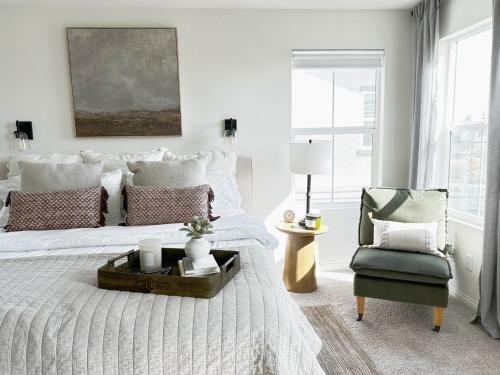 Χώρος καθιστικού στο Claremont Colleges And Ontairo Mills Single Villa stay more 30 nights