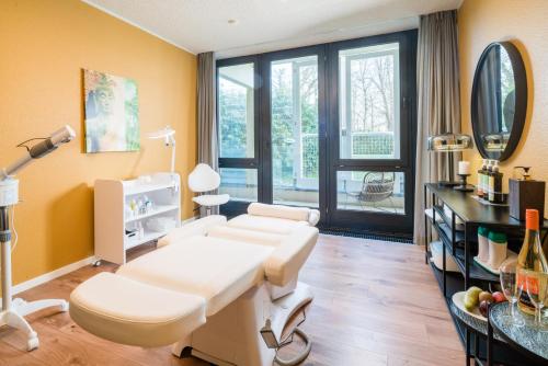 a dental office with a patient room with a dental examination table at Best Western Premier Parkhotel Bad Mergentheim in Bad Mergentheim