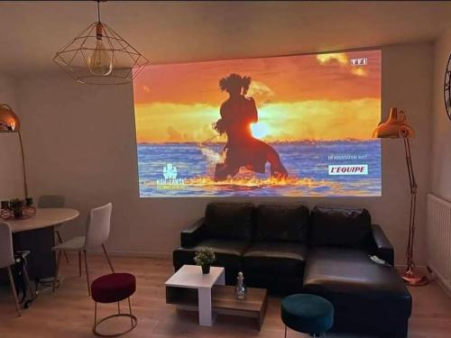 a living room with a large painting on the wall at Spacieux, moderne et familiale - Paris à porte - Au pied du métro 14 in Clichy