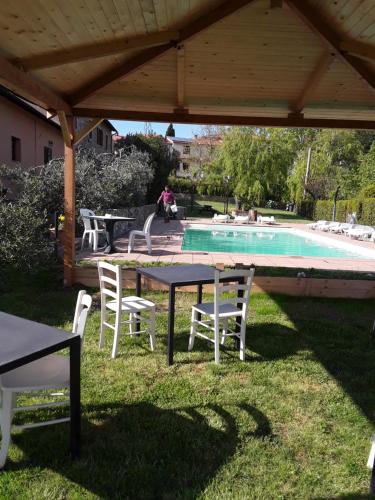 Φωτογραφία από το άλμπουμ του Casolare con piscina 2 σε Nibbiaia