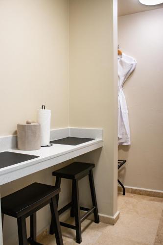 a room with a counter with two stools and a counter top at Ciqala Suites Hotel - San Juan in San Juan