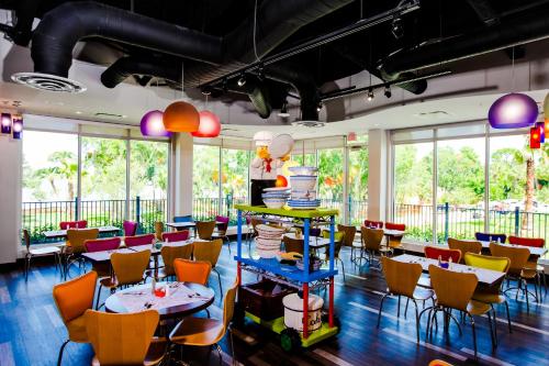 Un restaurante u otro lugar para comer en LEGOLAND® Florida Resort