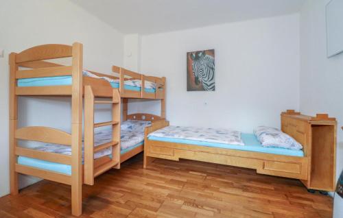 a room with two bunk beds and a ladder at Ferienwohnung In Irschen in Irschen