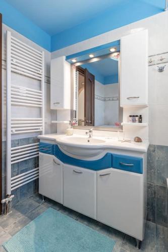 a bathroom with a sink and a mirror at Gavriella House in Mélanes