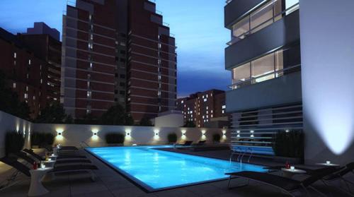 a swimming pool on the side of a building at Apartment Nueva Córdoba in Cordoba