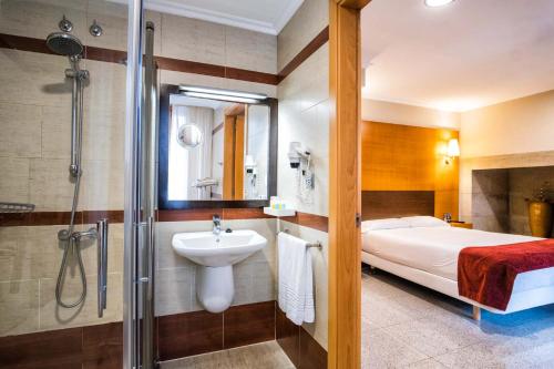 A bathroom at Hotel Alda Bonaval