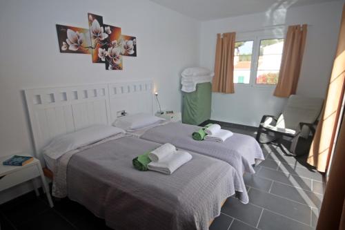 a bedroom with two beds with towels on them at Villa Can Bella, 350m zum Strand in Cala Galdana