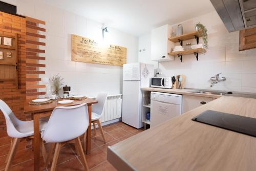 Kuchyň nebo kuchyňský kout v ubytování Apartamentos Econatur