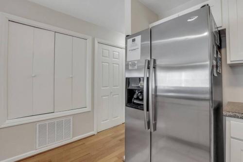 Dapur atau dapur kecil di Tybee Island Treasure: Beachfront Condo