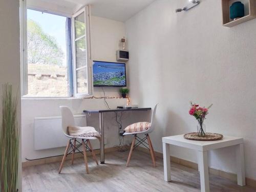 Studio Avignon Intra Muros full equipée R+1