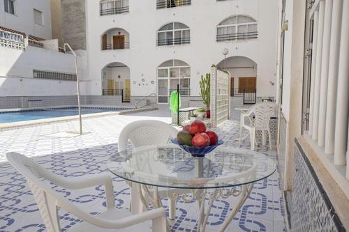 La Casa de Verónica - Serene Apartment with Shared Pool, Steps from the Beach
