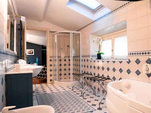 L'Americano Luxury Rooms tesisinde bir banyo