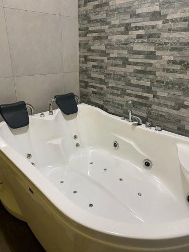 a large white bath tub in a bathroom at Rumah Madu Tiga Kangar in Kangar