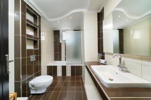 a bathroom with a toilet and a sink at Tarsa's House by the Sea in Skala Marion