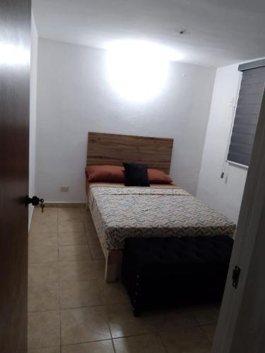 a small bed in a room with at Depa Eco en planta baja, a 5 minutos del malecon y zona dorada in Mazatlán