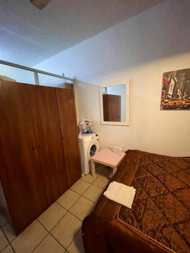 Imagen de la galería de Studio apartment, en Lárnaca