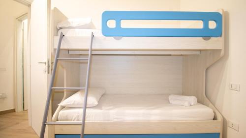 a bunk bed in a room with two bunk beds at Appartamento il Maestrale Casa Vacanza in Càbras