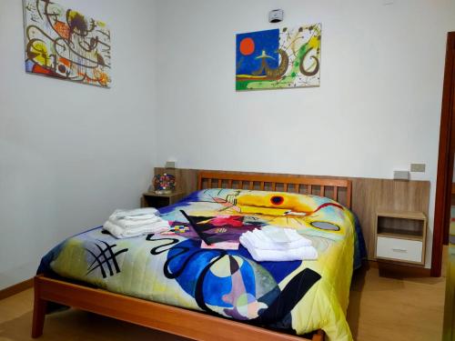 una camera da letto con un letto con sopra dei vestiti di LIBECCIO "free parking included - The largest and most comfortable house in the city" a Sapri