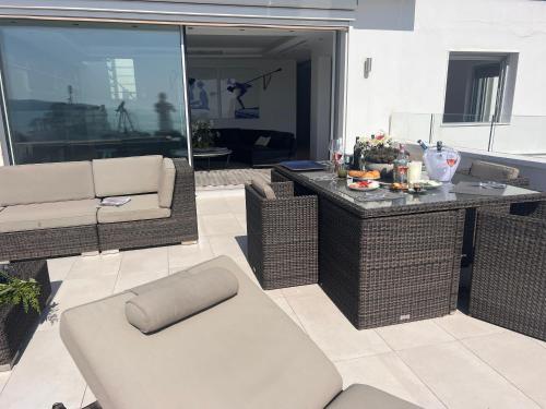 Χώρος καθιστικού στο V Penthouse