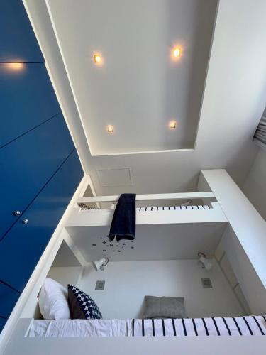 Ένα μπάνιο στο V Penthouse