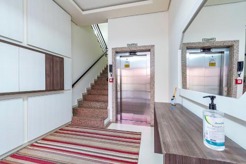a hallway with a staircase and a door with a rug at Apartamento Pedras Altas in Canela
