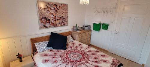 Postel nebo postele na pokoji v ubytování 1 Zimmer zentral ruhig mit Flair im Gertrud Schlössli 3Z1