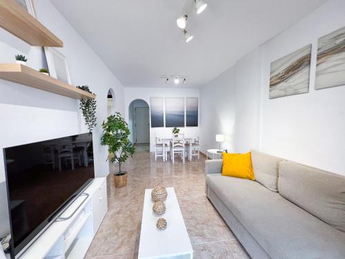 Family apartment in Playa de Carvajal, Benalmádena