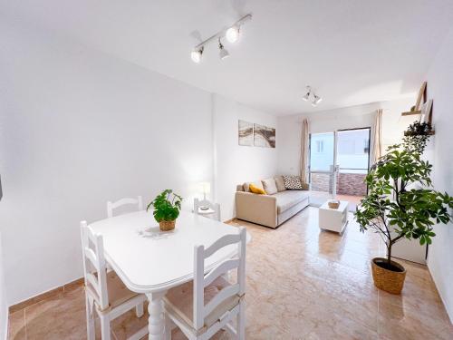 Family apartment in Playa de Carvajal, Benalmádena