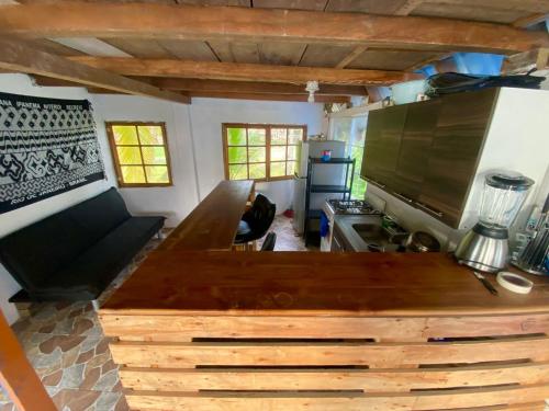 a kitchen with a large wooden counter in a room at Cabaña La Punta in Colón