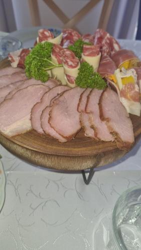 アパートメントの敷地内または近くでの食事または食べ物