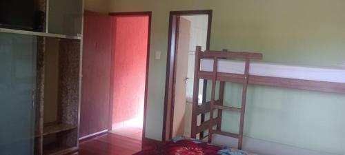 a room with a bunk bed and a ladder in it at Pousada Vale dos Sonhos - Suite Master com Hidromassagem in Capitólio
