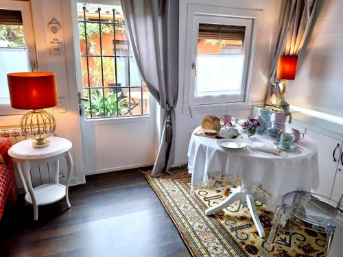 a living room with a table and a window at Suite Garden House in Santa Cristina d'Aro