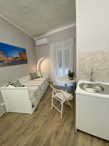 a living room with a bed and a sink at La casa nel Vicolo Camera 1 in Casale Monferrato