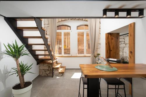 K-apartments