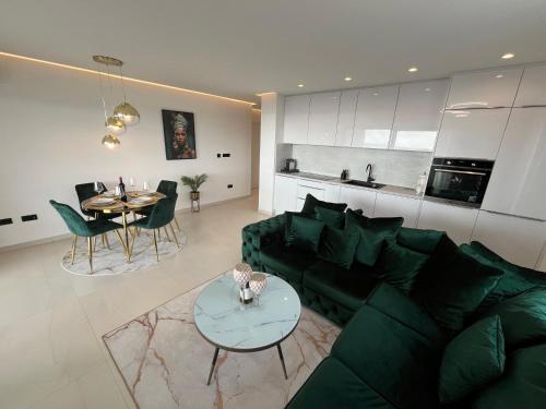 Køkken eller tekøkken på Primosten Resort Sunhill Deluxe Apartment Maya