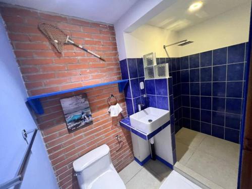 A bathroom at Puntarenas, Apartamento M&M