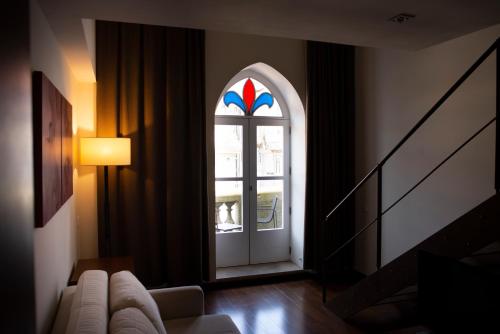 a living room with an arch window and a couch at Hotel Carris Porto Ribeira in Porto