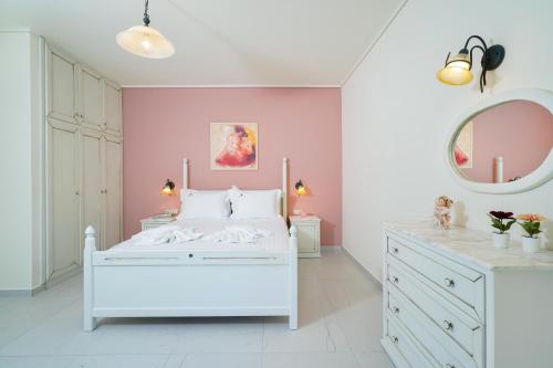 Gallery image of Lobelia Luxury Suites in Chrysi Ammoudia