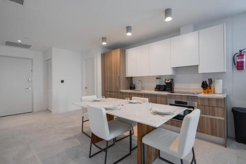 Prime location: Luxury Condo at brickell photo 13