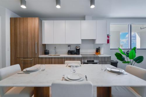 Prime location: Luxury Condo at brickell photo 14