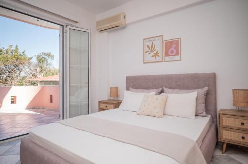 Кровать или кровати в номере Villa Spiros II Apartments & Studios 50m From Center 300m From Laganas Beach Ideal For Families And Groups
