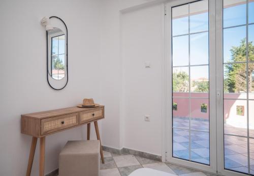 Фотография из галереи Villa Spiros II Apartments & Studios 50m From Center 300m From Laganas Beach Ideal For Families And Groups в Лаганасе