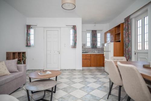 Кухня или мини-кухня в Villa Spiros II Apartments & Studios 50m From Center 300m From Laganas Beach Ideal For Families And Groups
