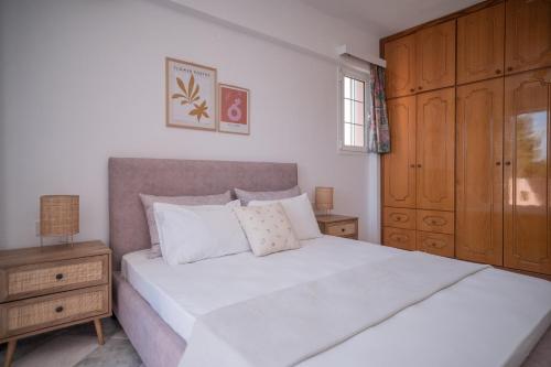 Кровать или кровати в номере Villa Spiros II Apartments & Studios 50m From Center 300m From Laganas Beach Ideal For Families And Groups