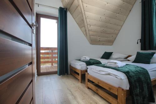 Postel nebo postele na pokoji v ubytování WierchoHouse - domek z jacuzzi