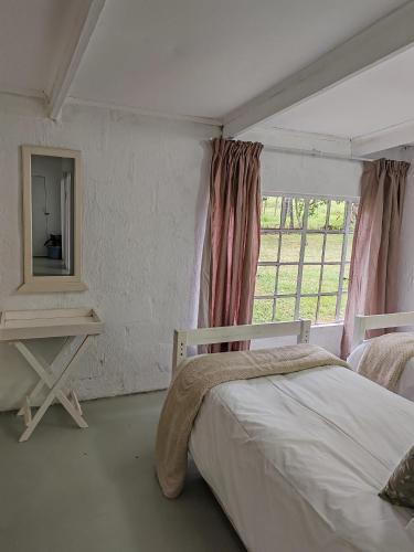 Postel nebo postele na pokoji v ubytování Claymore Country Cottage