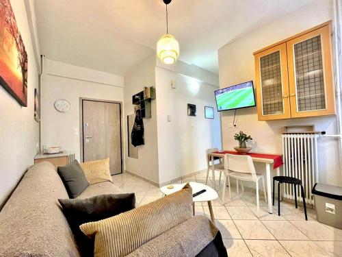 Modern & Quiet 4th Floor Flat - 3' from Metro
